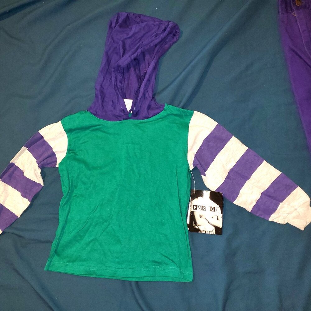 Boy 2 piece outfit includes a hoodie and jeans, purple/green size 5